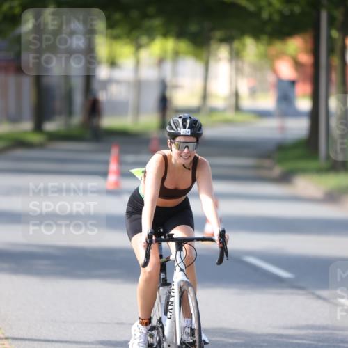 10.08.2025 - GEWOBA Citytriathlon Bremen Yannick Fuchs http://msf.ph/oto/8566253 10.08.2025 14:55:15 Radfahren 284, 424, 430, 443, 450, 451, 465, 511, 524 meine-sportfotos.de