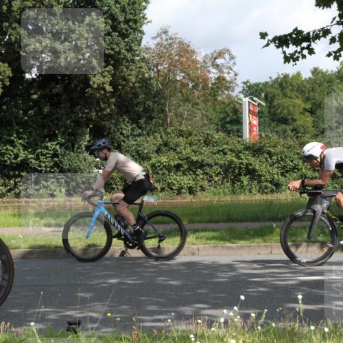 10.08.2025 - GEWOBA Citytriathlon Bremen Yannick Fuchs http://msf.ph/oto/8566261 10.08.2025 12:15:07 Radfahren 551, 564, 627, 753, 826, 852, 857, 876, 897, 947, 959, 1011, 1020 meine-sportfotos.de