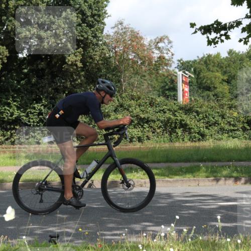 10.08.2025 - GEWOBA Citytriathlon Bremen Yannick Fuchs http://msf.ph/oto/8566266 10.08.2025 12:15:08 Radfahren 551, 564, 591, 627, 753, 826, 852, 876, 897, 947, 959, 1011, 1020 meine-sportfotos.de