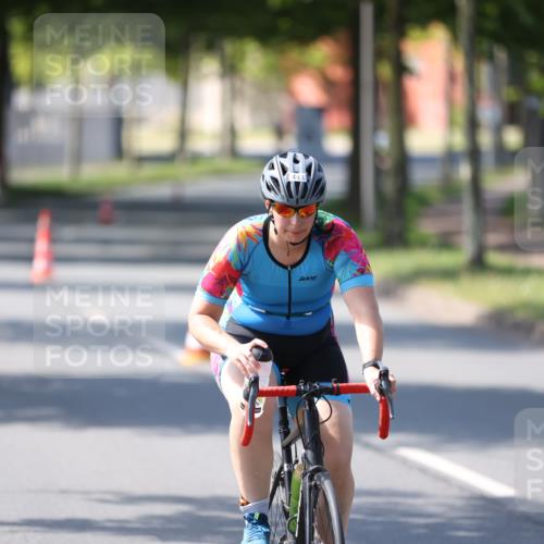 10.08.2025 - GEWOBA Citytriathlon Bremen Yannick Fuchs http://msf.ph/oto/8566284 10.08.2025 14:55:27 Radfahren 284, 443, 465, 511, 530 meine-sportfotos.de