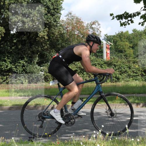 10.08.2025 - GEWOBA Citytriathlon Bremen Yannick Fuchs http://msf.ph/oto/8566301 10.08.2025 12:15:40 Radfahren 626, 641, 682, 834, 836, 839, 840, 858, 1016 meine-sportfotos.de