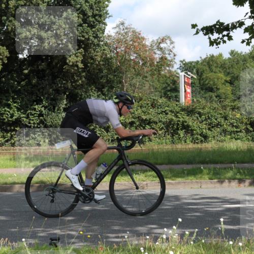 10.08.2025 - GEWOBA Citytriathlon Bremen Yannick Fuchs http://msf.ph/oto/8566347 10.08.2025 12:15:54 Radfahren 600, 626, 654, 682, 686, 707, 715, 824, 836, 839, 840, 859, 891, 1016, 1022 meine-sportfotos.de