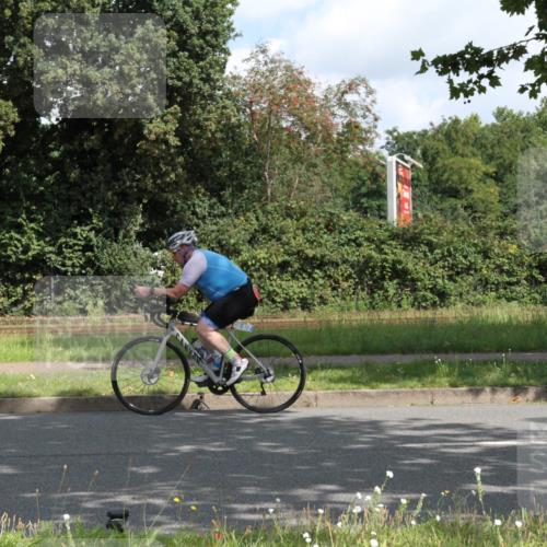 10.08.2025 - GEWOBA Citytriathlon Bremen Yannick Fuchs http://msf.ph/oto/8566369 10.08.2025 12:16:04 Radfahren 600, 654, 686, 707, 715, 824, 836, 859, 891, 1016, 1022 meine-sportfotos.de