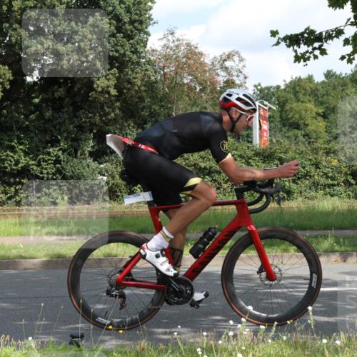 10.08.2025 - GEWOBA Citytriathlon Bremen Yannick Fuchs http://msf.ph/oto/8566380 10.08.2025 12:16:22 Radfahren 768, 820 meine-sportfotos.de