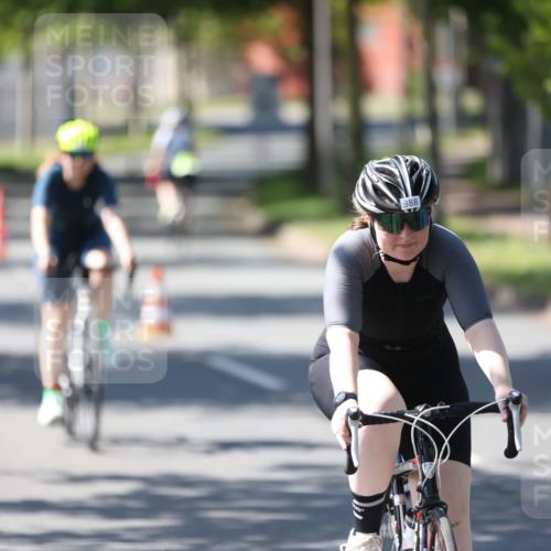 10.08.2025 - GEWOBA Citytriathlon Bremen Yannick Fuchs http://msf.ph/oto/8566388 10.08.2025 14:57:08 Radfahren 388, 414 meine-sportfotos.de