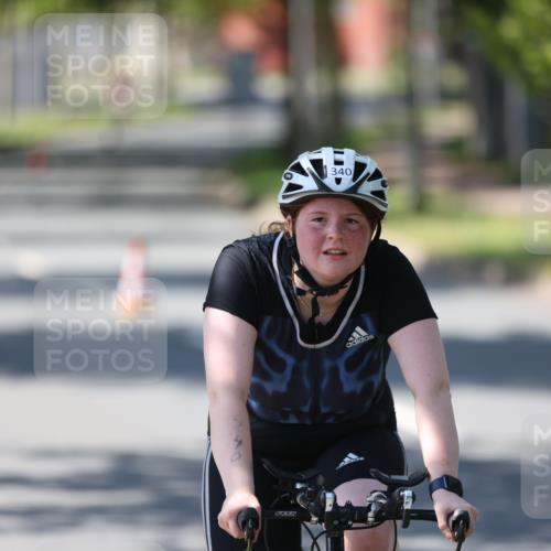 10.08.2025 - GEWOBA Citytriathlon Bremen Yannick Fuchs http://msf.ph/oto/8566407 10.08.2025 14:57:33 Radfahren 340, 398, 413, 420, 437, 452 meine-sportfotos.de