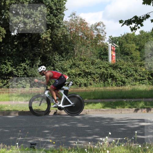 10.08.2025 - GEWOBA Citytriathlon Bremen Yannick Fuchs http://msf.ph/oto/8566428 10.08.2025 12:16:59 Radfahren 822, 877, 915, 956, 1010, 1035, 1037, 1039 meine-sportfotos.de