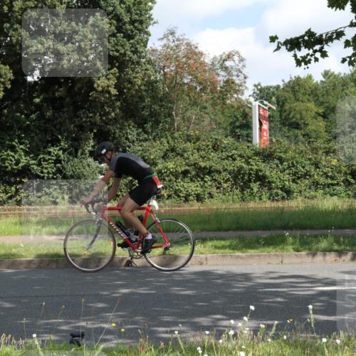 10.08.2025 - GEWOBA Citytriathlon Bremen Yannick Fuchs http://msf.ph/oto/8566458 10.08.2025 12:17:17 Radfahren 671, 856, 956, 1037 meine-sportfotos.de