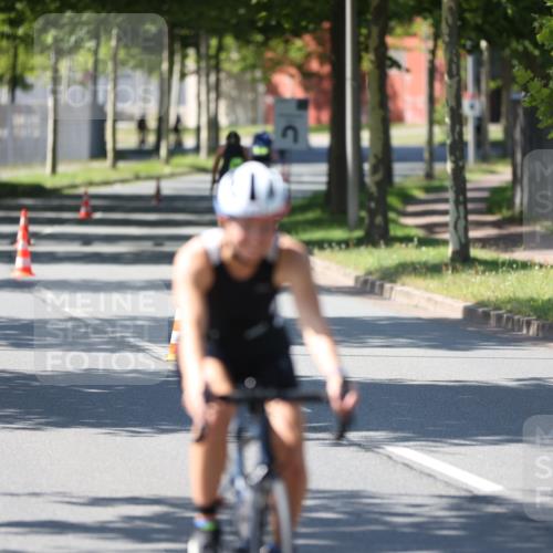 10.08.2025 - GEWOBA Citytriathlon Bremen Yannick Fuchs http://msf.ph/oto/8566467 10.08.2025 14:57:52 Radfahren 398, 420, 452 meine-sportfotos.de
