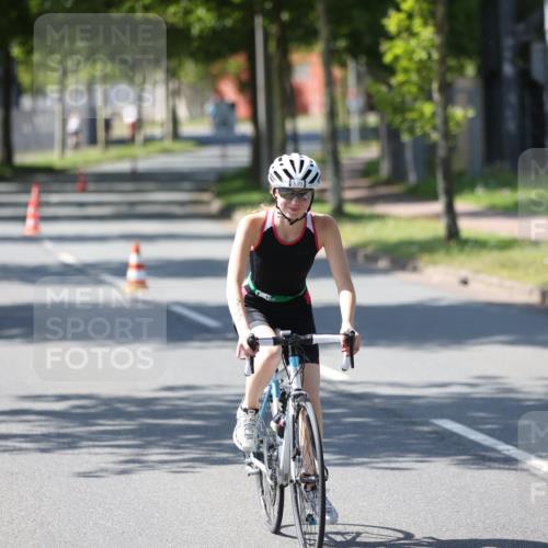 10.08.2025 - GEWOBA Citytriathlon Bremen Yannick Fuchs http://msf.ph/oto/8566540 10.08.2025 15:00:07 Radfahren 339 meine-sportfotos.de