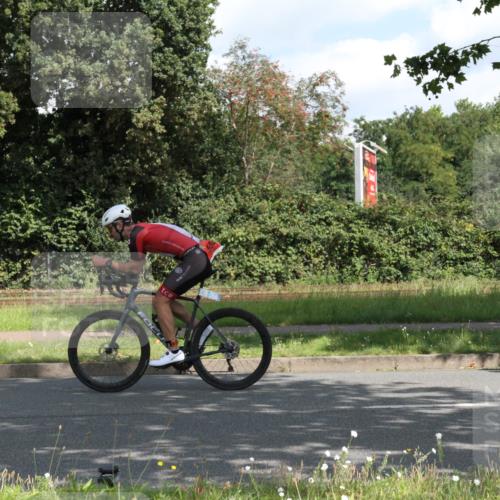 10.08.2025 - GEWOBA Citytriathlon Bremen Yannick Fuchs http://msf.ph/oto/8566542 10.08.2025 12:18:03 Radfahren 553, 560, 579, 582, 741, 765, 794, 833, 867, 933, 966, 977 meine-sportfotos.de