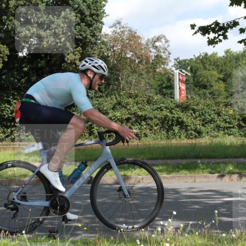 10.08.2025 - GEWOBA Citytriathlon Bremen Yannick Fuchs http://msf.ph/oto/8566582 10.08.2025 12:18:28 Radfahren 584, 637, 678, 680, 759, 763, 781, 855, 914, 919, 973, 1029 meine-sportfotos.de
