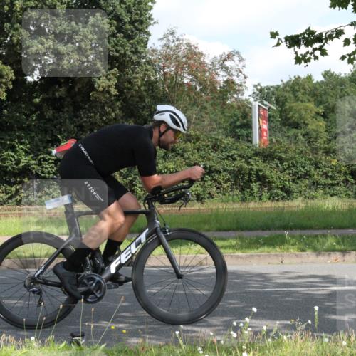 10.08.2025 - GEWOBA Citytriathlon Bremen Yannick Fuchs http://msf.ph/oto/8566648 10.08.2025 12:19:16 Radfahren 709, 750, 762, 804, 1033 meine-sportfotos.de