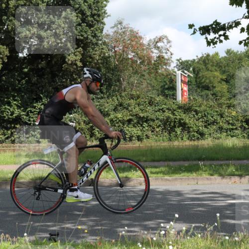 10.08.2025 - GEWOBA Citytriathlon Bremen Yannick Fuchs http://msf.ph/oto/8566682 10.08.2025 12:20:07 Radfahren 565, 570, 639, 739, 764, 782, 784, 841, 844, 892, 920, 1027 meine-sportfotos.de