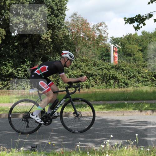 10.08.2025 - GEWOBA Citytriathlon Bremen Yannick Fuchs http://msf.ph/oto/8566713 10.08.2025 12:20:44 Radfahren 563, 734, 772, 795, 829, 899, 900, 940, 1001 meine-sportfotos.de