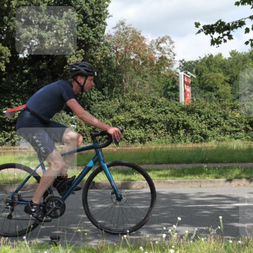 10.08.2025 - GEWOBA Citytriathlon Bremen Yannick Fuchs http://msf.ph/oto/8566737 10.08.2025 12:21:13 Radfahren 555, 558, 581, 618, 662, 701, 758, 761, 785, 813, 869, 913, 969, 975, 1002 meine-sportfotos.de