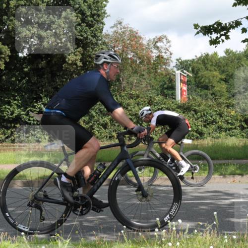 10.08.2025 - GEWOBA Citytriathlon Bremen Yannick Fuchs http://msf.ph/oto/8566808 10.08.2025 12:21:52 Radfahren 572, 862, 923 meine-sportfotos.de
