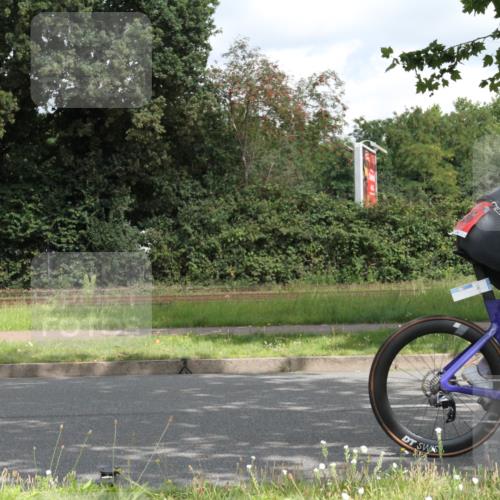 10.08.2025 - GEWOBA Citytriathlon Bremen Yannick Fuchs http://msf.ph/oto/8566837 10.08.2025 12:23:26 Radfahren 589, 606, 638, 696, 740, 754, 802, 921, 934, 945, 953 meine-sportfotos.de