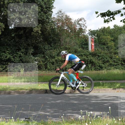 10.08.2025 - GEWOBA Citytriathlon Bremen Yannick Fuchs http://msf.ph/oto/8566839 10.08.2025 12:23:26 Radfahren 589, 606, 638, 696, 740, 754, 802, 921, 934, 945, 953 meine-sportfotos.de