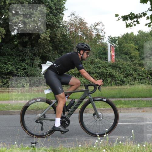 10.08.2025 - GEWOBA Citytriathlon Bremen Yannick Fuchs http://msf.ph/oto/8566880 10.08.2025 12:24:10 Radfahren 557, 614, 650, 706, 723, 815, 879, 944, 1028 meine-sportfotos.de