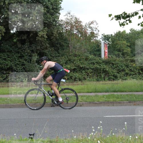 10.08.2025 - GEWOBA Citytriathlon Bremen Yannick Fuchs http://msf.ph/oto/8566904 10.08.2025 12:24:42 Radfahren 597, 660, 672, 698, 705, 737, 779, 880, 890, 896, 964, 1006, 1036 meine-sportfotos.de