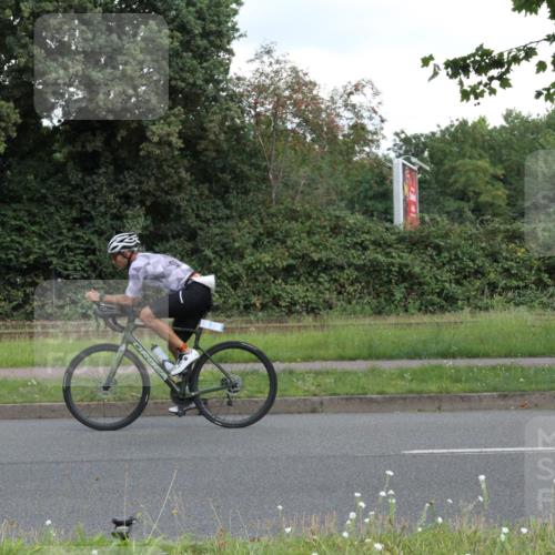 10.08.2025 - GEWOBA Citytriathlon Bremen Yannick Fuchs http://msf.ph/oto/8566921 10.08.2025 12:25:11 Radfahren 595, 619, 814, 908, 958, 965, 1024 meine-sportfotos.de