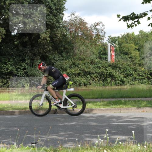 10.08.2025 - GEWOBA Citytriathlon Bremen Yannick Fuchs http://msf.ph/oto/8566938 10.08.2025 12:25:39 Radfahren 646, 677, 684, 850, 968 meine-sportfotos.de