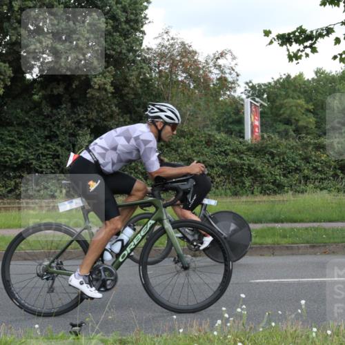 10.08.2025 - GEWOBA Citytriathlon Bremen Yannick Fuchs http://msf.ph/oto/8566952 10.08.2025 12:25:59 Radfahren 611, 661, 677, 693, 730, 755, 830, 842, 849, 865, 871, 911, 1014 meine-sportfotos.de