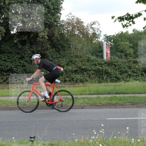 10.08.2025 - GEWOBA Citytriathlon Bremen Yannick Fuchs http://msf.ph/oto/8566956 10.08.2025 12:26:03 Radfahren 611, 661, 693, 730, 755, 786, 830, 842, 849, 865, 871, 911, 1014 meine-sportfotos.de
