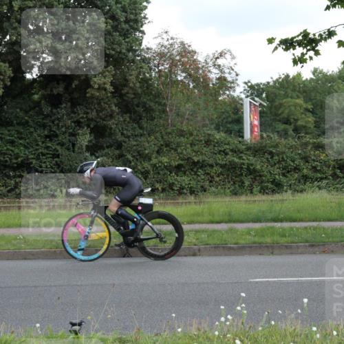 10.08.2025 - GEWOBA Citytriathlon Bremen Yannick Fuchs http://msf.ph/oto/8566965 10.08.2025 12:26:13 Radfahren 608, 611, 661, 730, 786, 808, 842, 865, 871, 911, 1014 meine-sportfotos.de