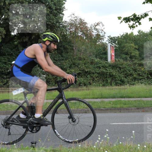 10.08.2025 - GEWOBA Citytriathlon Bremen Yannick Fuchs http://msf.ph/oto/8566966 10.08.2025 12:26:13 Radfahren 608, 611, 661, 730, 786, 808, 842, 865, 871, 911, 1014 meine-sportfotos.de