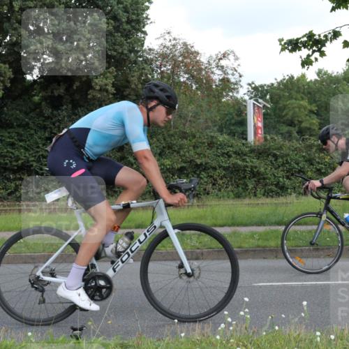10.08.2025 - GEWOBA Citytriathlon Bremen Yannick Fuchs http://msf.ph/oto/8566967 10.08.2025 12:26:16 Radfahren 608, 611, 628, 661, 731, 786, 808, 842, 865, 871, 911 meine-sportfotos.de