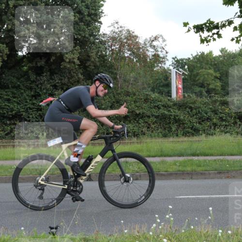 10.08.2025 - GEWOBA Citytriathlon Bremen Yannick Fuchs http://msf.ph/oto/8566988 10.08.2025 12:26:47 Radfahren 574, 644, 668, 703, 710, 846, 889, 903, 928, 939, 946, 948 meine-sportfotos.de