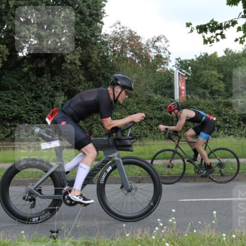 10.08.2025 - GEWOBA Citytriathlon Bremen Yannick Fuchs http://msf.ph/oto/8566990 10.08.2025 12:26:49 Radfahren 644, 668, 703, 710, 846, 889, 903, 928, 939, 946, 948 meine-sportfotos.de