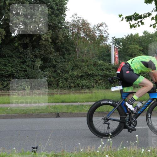 10.08.2025 - GEWOBA Citytriathlon Bremen Yannick Fuchs http://msf.ph/oto/8566992 10.08.2025 12:26:50 Radfahren 644, 668, 703, 710, 846, 889, 903, 928, 939, 946, 948, 1003 meine-sportfotos.de