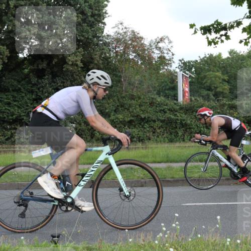 10.08.2025 - GEWOBA Citytriathlon Bremen Yannick Fuchs http://msf.ph/oto/8566994 10.08.2025 12:26:56 Radfahren 644, 703, 710, 727, 846, 889, 928, 939, 946, 948, 1003 meine-sportfotos.de