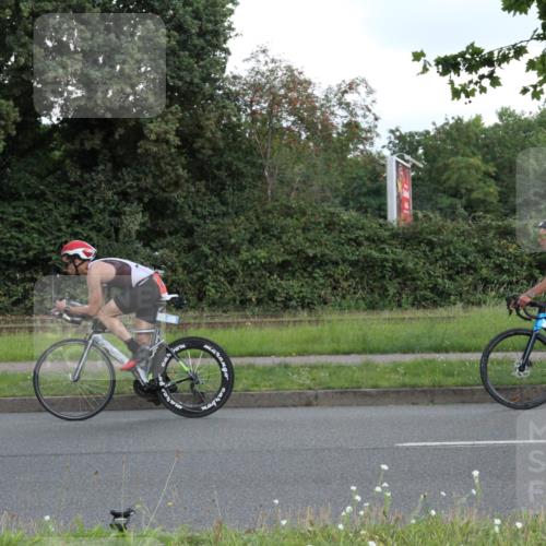 10.08.2025 - GEWOBA Citytriathlon Bremen Yannick Fuchs http://msf.ph/oto/8566995 10.08.2025 12:26:57 Radfahren 644, 703, 710, 727, 846, 889, 928, 939, 946, 948, 1003 meine-sportfotos.de