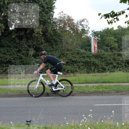 10.08.2025 - GEWOBA Citytriathlon Bremen Yannick Fuchs http://msf.ph/oto/8567002 10.08.2025 12:27:03 Radfahren 607, 703, 727, 889, 918, 928, 948, 1003 meine-sportfotos.de