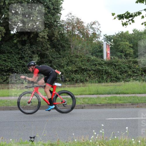 10.08.2025 - GEWOBA Citytriathlon Bremen Yannick Fuchs http://msf.ph/oto/8567006 10.08.2025 12:27:10 Radfahren 607, 633, 703, 727, 918, 962, 1003 meine-sportfotos.de