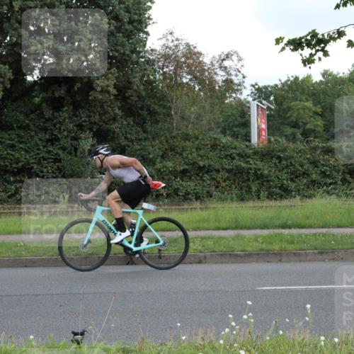 10.08.2025 - GEWOBA Citytriathlon Bremen Yannick Fuchs http://msf.ph/oto/8567009 10.08.2025 12:27:14 Radfahren 586, 607, 633, 727, 792, 918, 962, 1003 meine-sportfotos.de