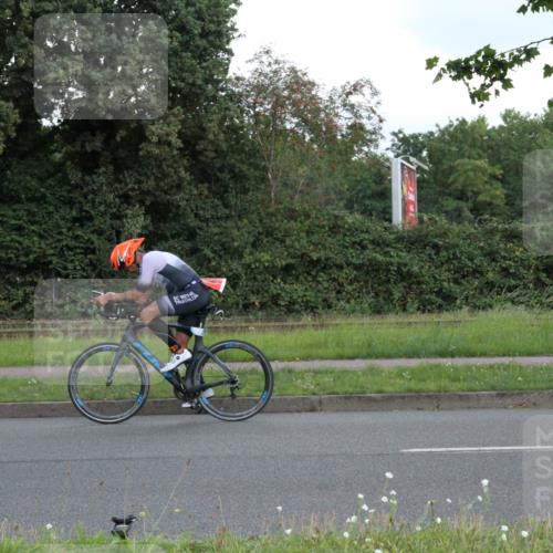 10.08.2025 - GEWOBA Citytriathlon Bremen Yannick Fuchs http://msf.ph/oto/8567011 10.08.2025 12:27:17 Radfahren 586, 607, 633, 792, 835, 918, 962 meine-sportfotos.de