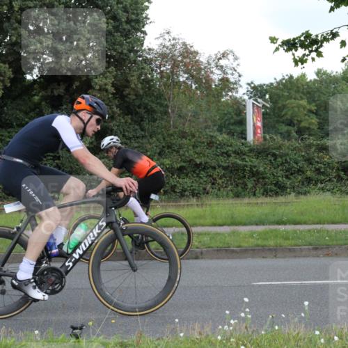 10.08.2025 - GEWOBA Citytriathlon Bremen Yannick Fuchs http://msf.ph/oto/8567016 10.08.2025 12:27:23 Radfahren 568, 586, 607, 633, 792, 835, 918, 929, 962, 1038 meine-sportfotos.de
