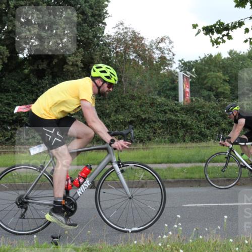 10.08.2025 - GEWOBA Citytriathlon Bremen Yannick Fuchs http://msf.ph/oto/8567019 10.08.2025 12:27:25 Radfahren 568, 586, 633, 792, 835, 918, 929, 962, 1038 meine-sportfotos.de