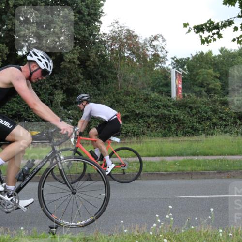 10.08.2025 - GEWOBA Citytriathlon Bremen Yannick Fuchs http://msf.ph/oto/8567036 10.08.2025 12:27:59 Radfahren 593, 669, 674, 676, 697, 712, 713, 716, 800, 819, 885, 907, 963 meine-sportfotos.de