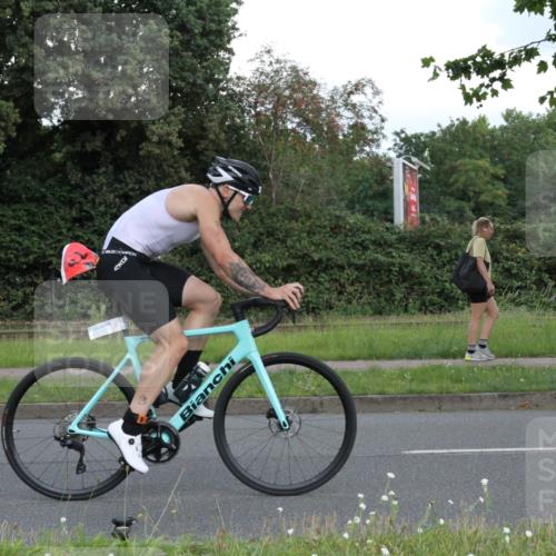 10.08.2025 - GEWOBA Citytriathlon Bremen Yannick Fuchs http://msf.ph/oto/8567040 10.08.2025 12:28:04 Radfahren 593, 651, 669, 674, 676, 697, 712, 713, 716, 748, 800, 885, 898, 907 meine-sportfotos.de