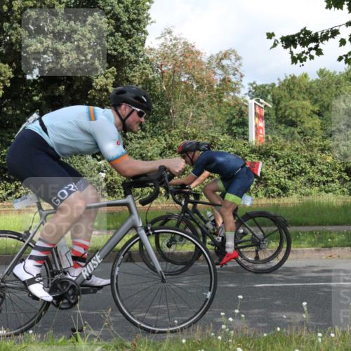 10.08.2025 - GEWOBA Citytriathlon Bremen Yannick Fuchs http://msf.ph/oto/8567138 10.08.2025 12:29:17 Radfahren 576, 583, 605, 656, 679, 771, 799, 1007, 1030 meine-sportfotos.de
