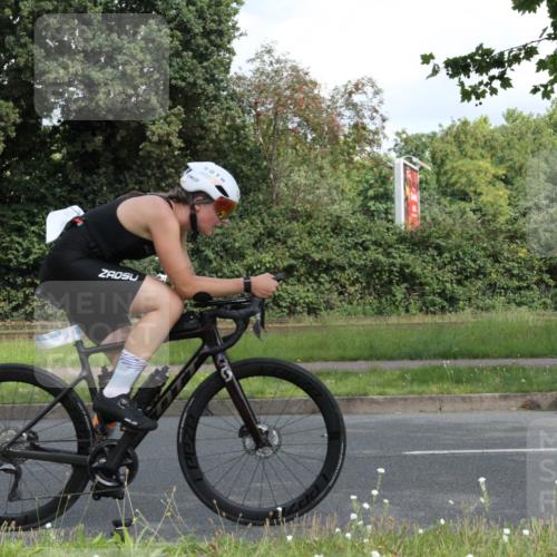 10.08.2025 - GEWOBA Citytriathlon Bremen Yannick Fuchs http://msf.ph/oto/8567195 10.08.2025 12:30:28 Radfahren 722, 733, 745, 767, 823, 924, 932, 935, 943, 1011 meine-sportfotos.de