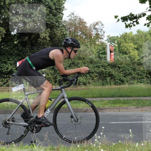 10.08.2025 - GEWOBA Citytriathlon Bremen Yannick Fuchs http://msf.ph/oto/8567197 10.08.2025 12:30:31 Radfahren 722, 733, 745, 767, 823, 924, 932, 937, 943, 1011 meine-sportfotos.de