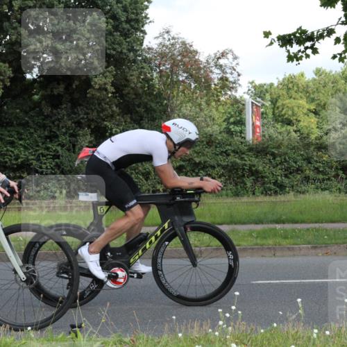 10.08.2025 - GEWOBA Citytriathlon Bremen Yannick Fuchs http://msf.ph/oto/8567202 10.08.2025 12:30:40 Radfahren 587, 752, 767, 916, 924, 932, 937, 951, 1011, 1020, 1022, 1026 meine-sportfotos.de