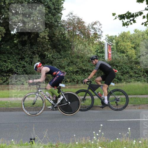 10.08.2025 - GEWOBA Citytriathlon Bremen Yannick Fuchs http://msf.ph/oto/8567206 10.08.2025 12:30:42 Radfahren 587, 752, 767, 916, 924, 932, 937, 951, 1011, 1020, 1022, 1026 meine-sportfotos.de